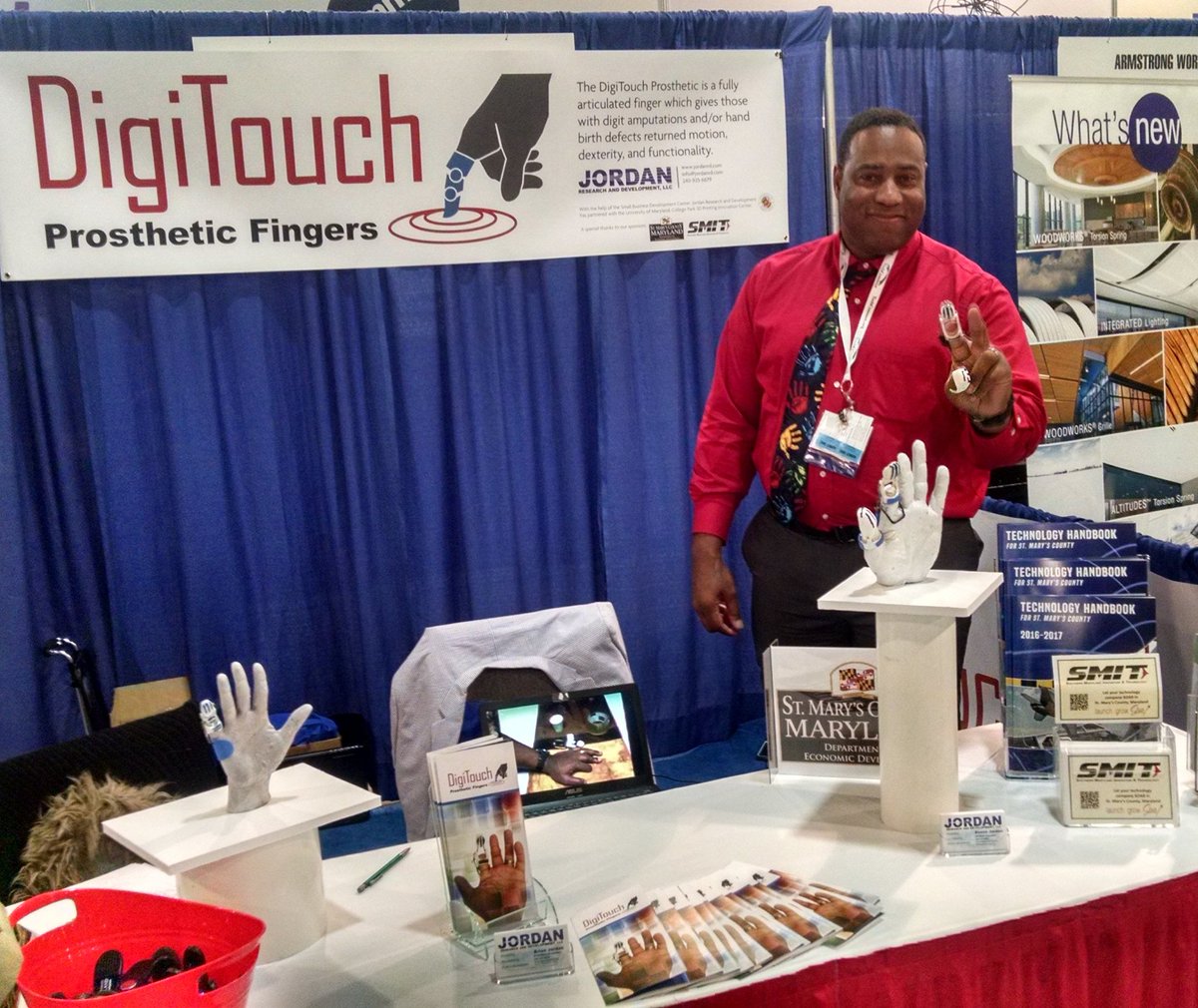 RobiotechCorp's tweet photo. RoBiotech showing off the #DigiTouch #Prosthetic #Finger.
#robiotech #3dprinted #prosthesis #prostheses #engineering #cad #biotechnology https://t.co/i7v1qgJv7K