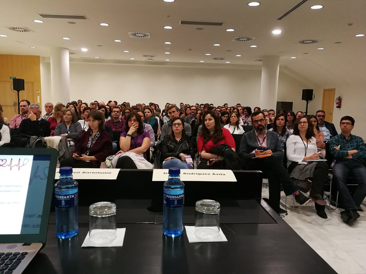 joseansatue's tweet photo. #19ICyFA Éxito de asistencia al taller de casos de IC y FA: la existencia sin evidencia @UMIPIC @jorge_marrerof https://t.co/pSSlWZe7om