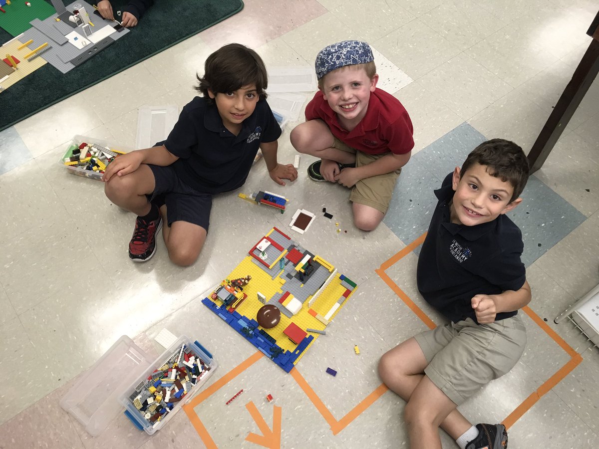 jessicasugiuchi's tweet photo. 2nd and 3rd got skills!  LEGO free build.  #JAO, #JAOiLab https://t.co/7qZYcf4VeD