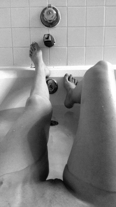 Bath Time with Ava 🤤 https://t.co/39lyLGMXUG