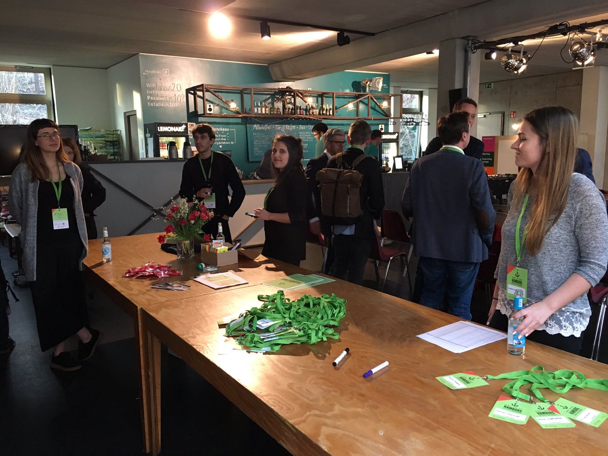HHT_News's tweet photo. Los geht’s: #Hackathon #HHerleben. Fast 100 Teilnehmer sind angemeldet. DANKE an next media accelerator für die Orga und an die Sponsoren! https://t.co/8ILnn46ews