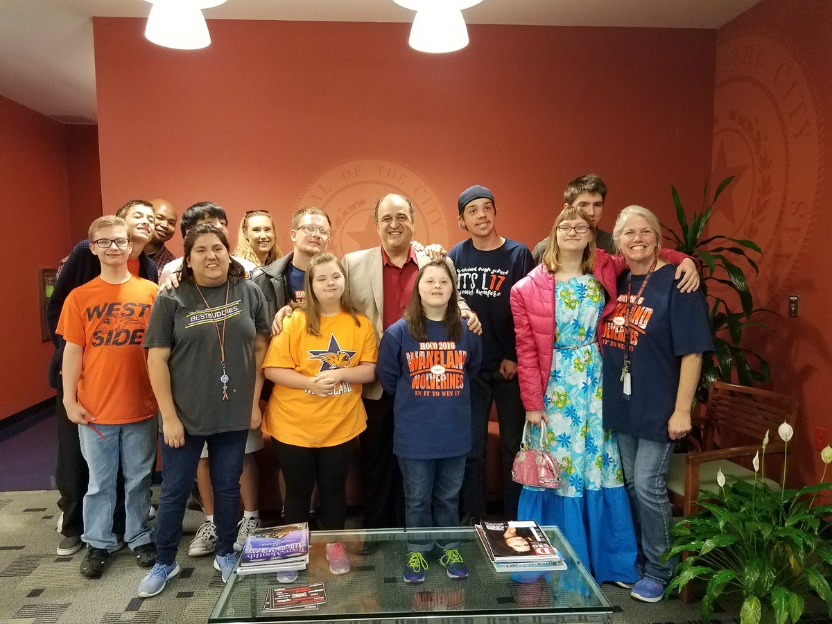 MaherMaso's tweet image. Surprise visit by @WakelandHS students. Great attitudes! @friscoisd #friscomayor