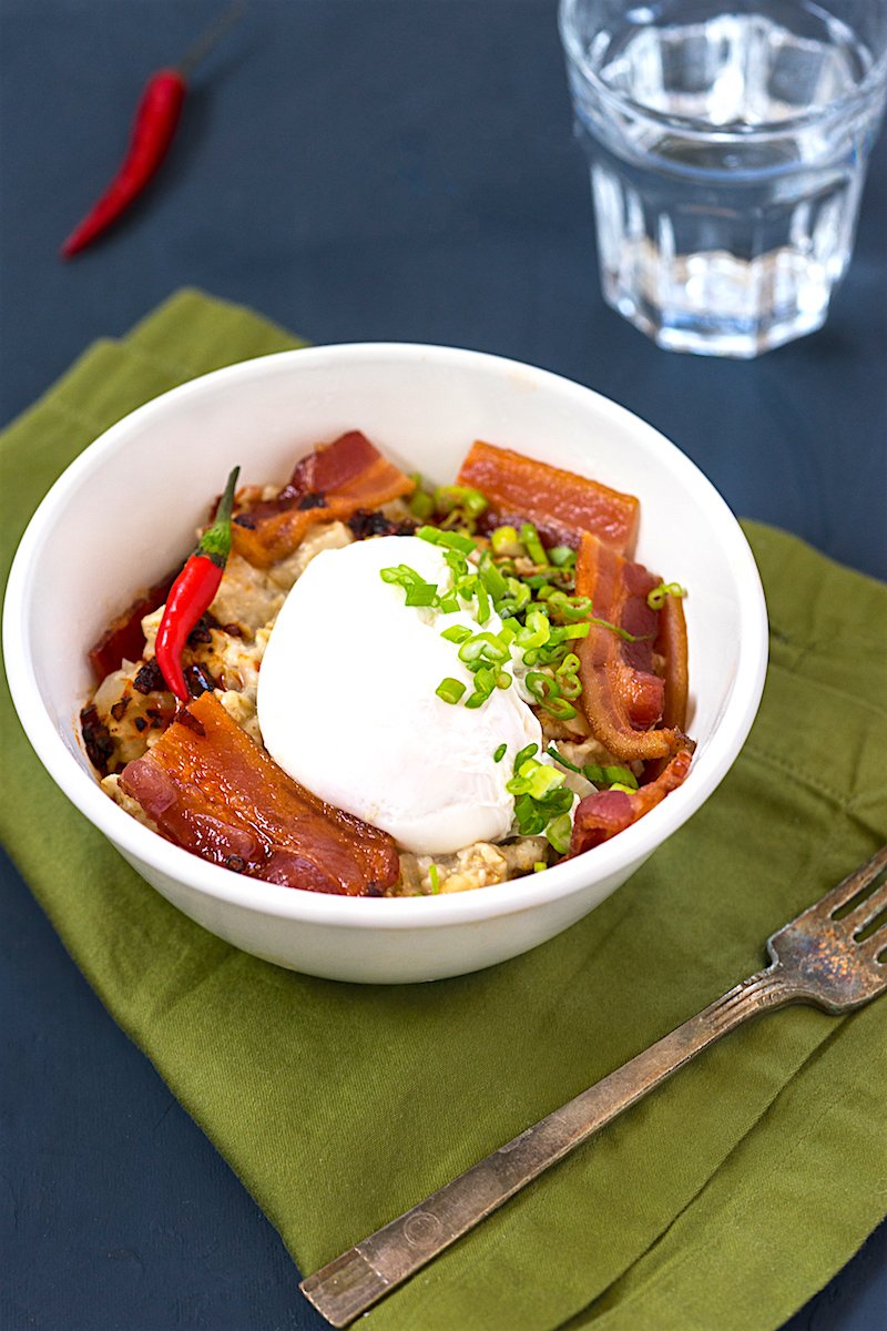 Savory Oatmeal with Soft Poached Egg for breakfast? Yes, please! ow.ly/rmH330aptOZ