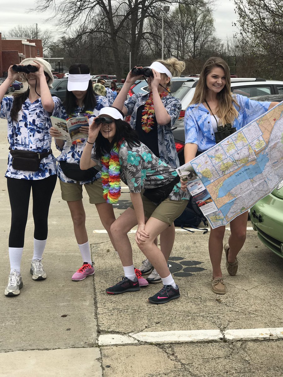 Rox_Community's tweet photo. Looking for summer like... #RCSSpiritWeek https://t.co/8gmgkf064M