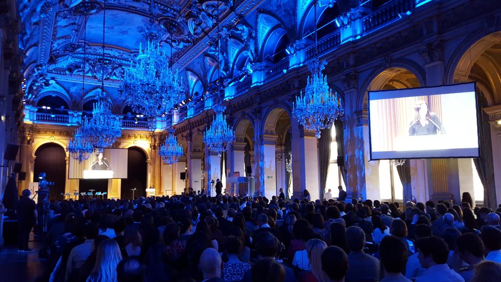 dcarbonnelle's tweet photo. #Impact2 sur new economy solidaire et sociale à hôtel de ville avec Anne Hidalgo, Yunus animé par @CyrielleHariel https://t.co/eZYKScuqdl