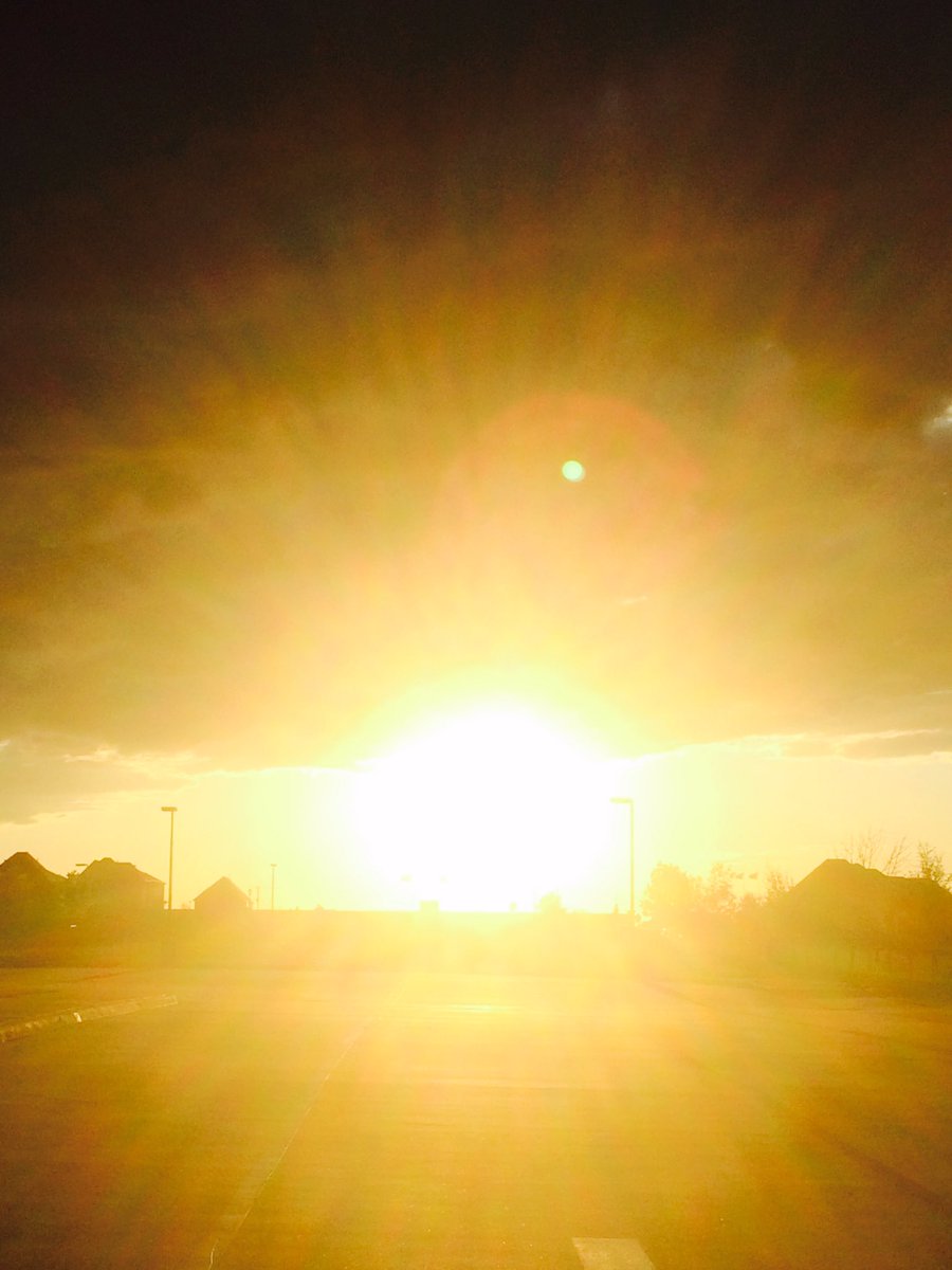 TheNextOptical's tweet photo. Look at dat beautiful sunset https://t.co/EsrI1yMxda