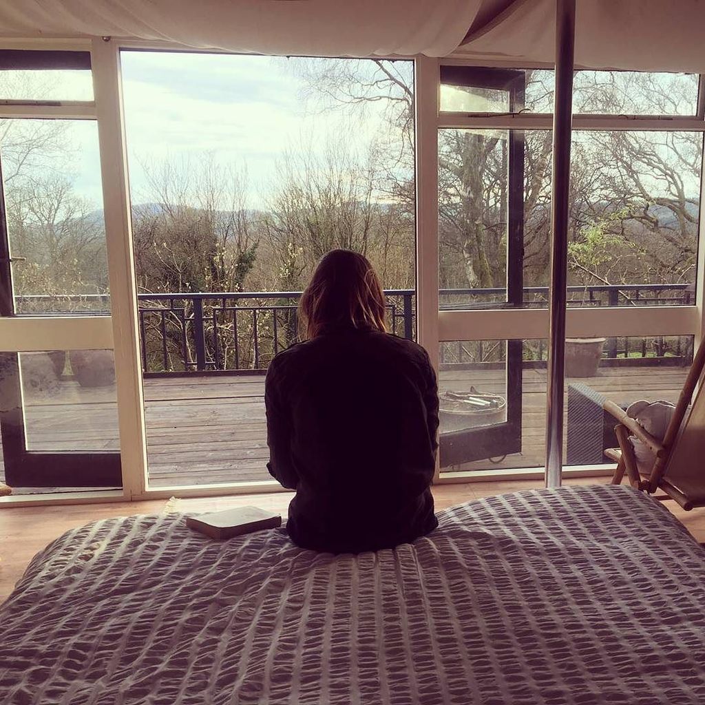 canopyandstars's tweet photo. Enjoying the final rays of sunshine across the deck - can't believe how light it still is! Andrea #CSOnTheRoad #gl… https://t.co/XqOqEFCvsR https://t.co/BbqyUgJxky