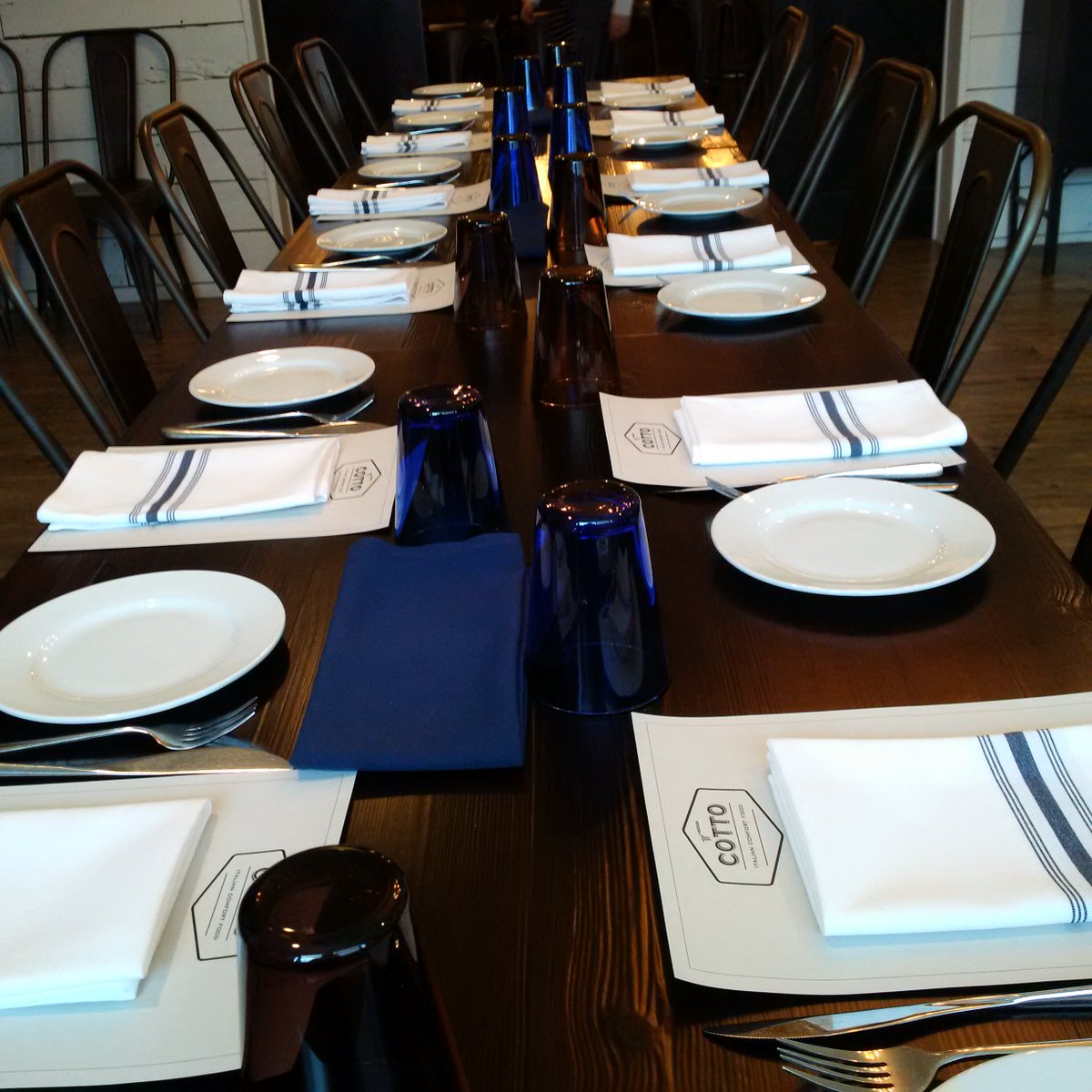 GilchristJohn's tweet photo. Table's readyfor ladies lunch @cottoyyc https://t.co/PUca0ZGGUW