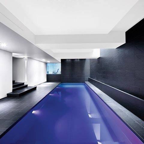 designcommerce's tweet image. We love this very high contrast pool room!