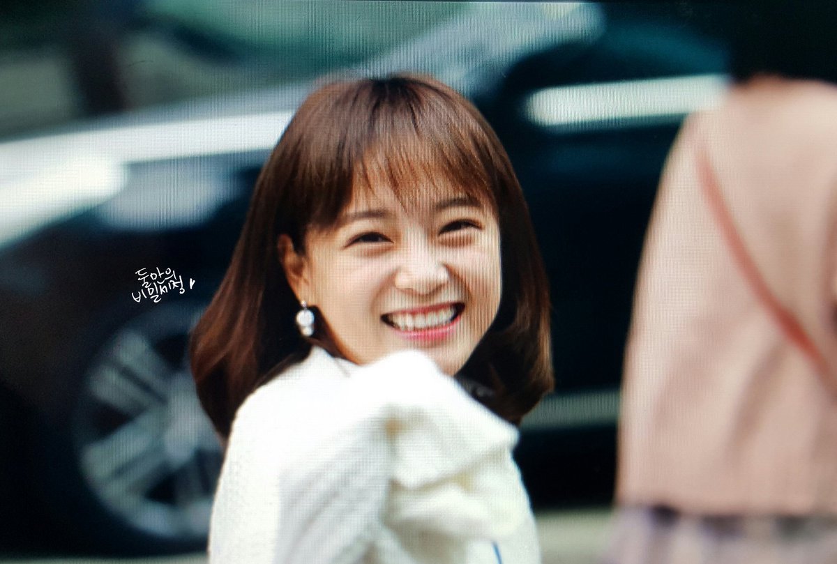 Secret_Sejeong's tweet photo. [170331 뮤직뱅크 출근 프리뷰]
일교차가 너무 크다 ㅠㅠ
감기 조심해~~~
#김세정 #세정 #Sejeong #구구단 #gugudan https://t.co/cHusKh2G3f