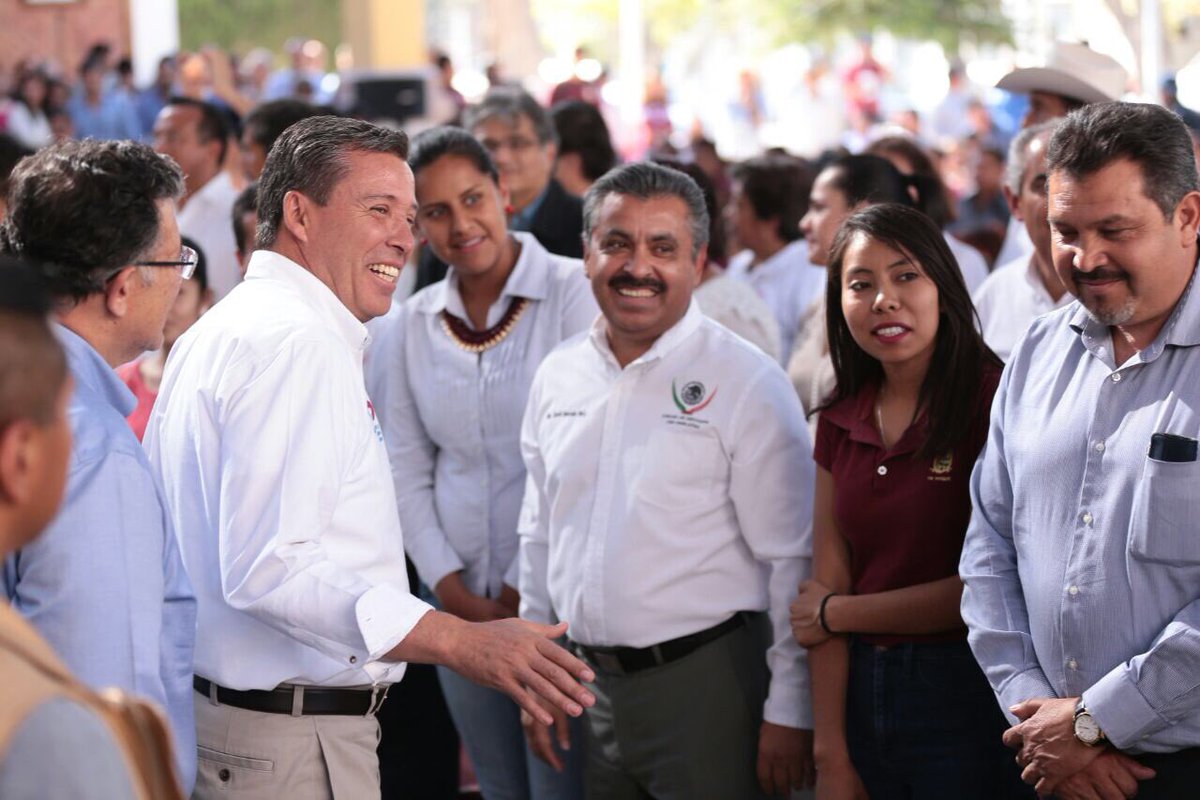 miguelmarquezm's tweet photo. Con el Srio. @ppcalzada hoy arrancamos el Programa Nacional de Becas “Arraigate Ser Joven”. @SAGARPA_mx https://t.co/ZG38CcqHtH