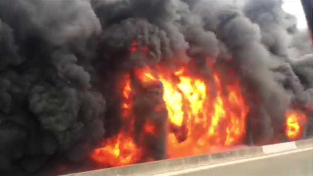 wsbtv's tweet photo. #BREAKING: We are working to learn what is causing this massive fire along I-85, Piedmont Road: https://t.co/5GaPevzUkx https://t.co/keT0ZKBncU