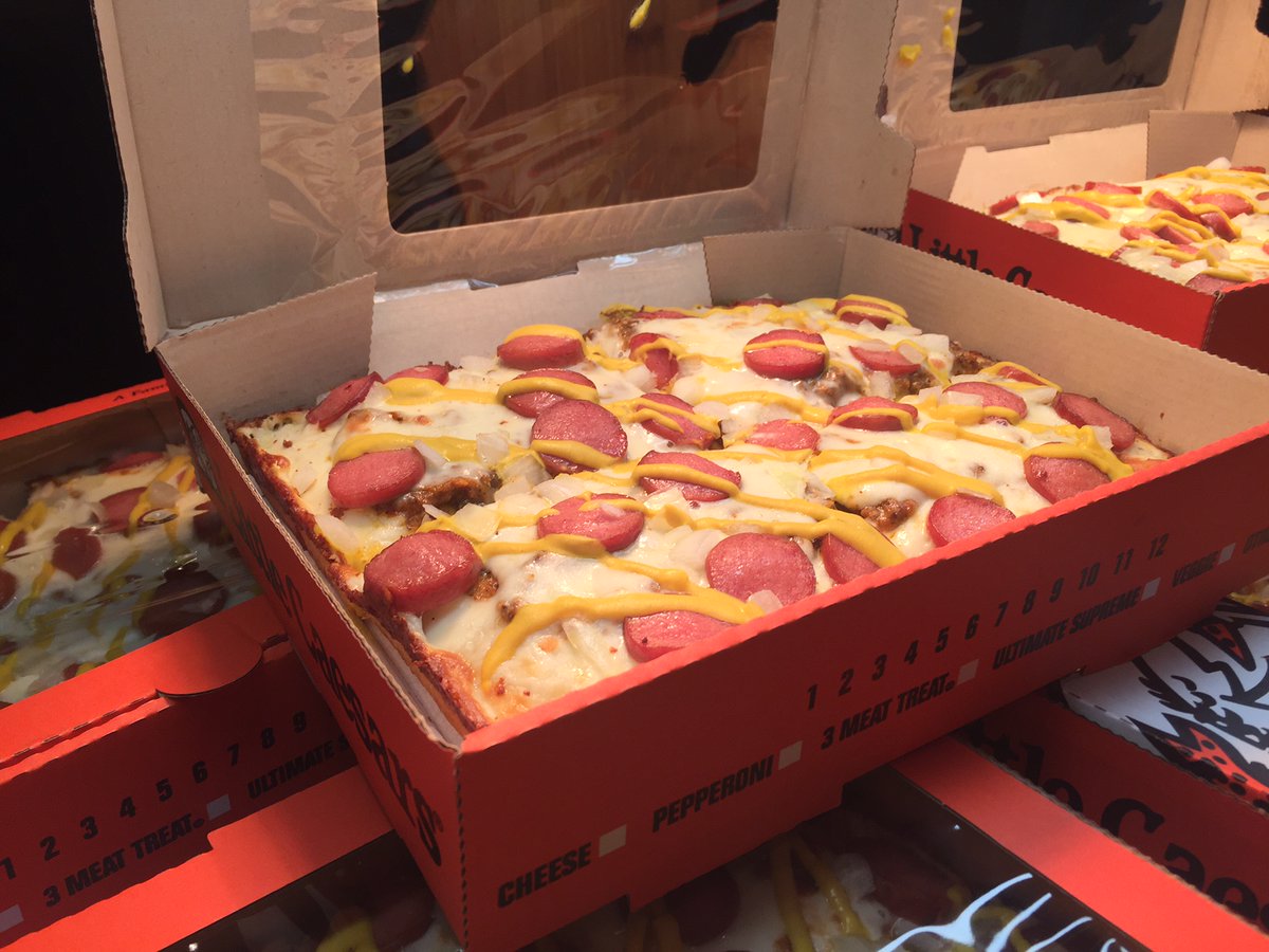 BleacherReport's tweet photo. Tigers will offer a combination of pizza and hot dog at games this season https://t.co/ZPox0hQebI https://t.co/TB1EPLxgJj