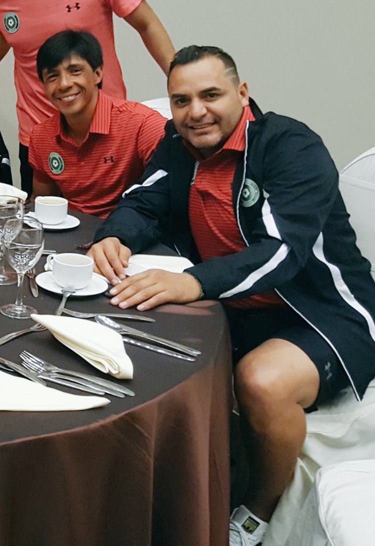 ¡No manchen! Este señor se comió a Daniel Osorno y se lo puso de disfraz