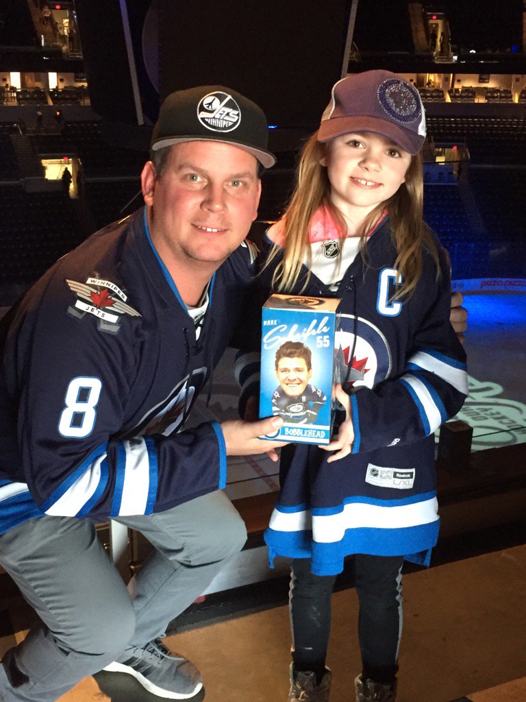 gwclement04's tweet photo. Cassie &amp; RBG's first game together #gojetgo #bobbleheadnight https://t.co/54ISxADpvC
