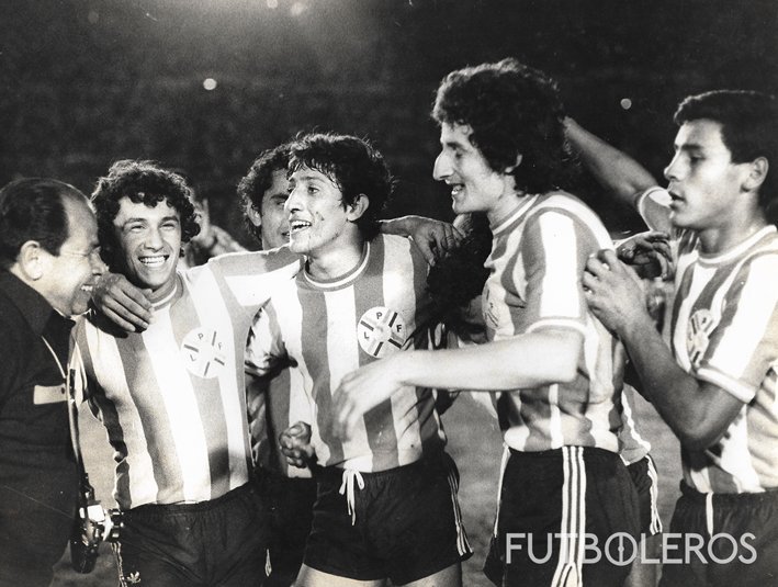 museofutboleros's tweet photo. #tbt de estos grandes jugadores #albirroja #CopaAmerica79 #museofutbolerospy https://t.co/9VyZNcsek1