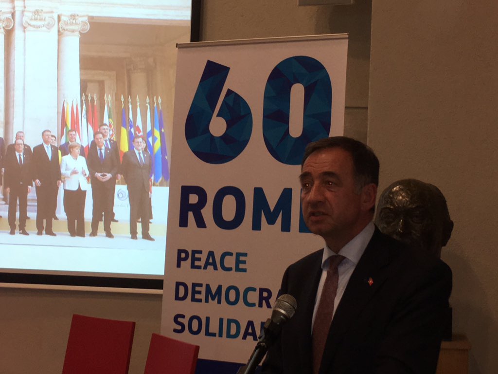 EUinSwitzerland's tweet photo. "Quel avenir pour l'UE à 60 ans des #TraitesdeRome?" - discours de l'amb. @MatthiessenEU à la fête #UE60 en #Suisse🇨🇭, #FJME à #Lausanne https://t.co/WELFfttJIy