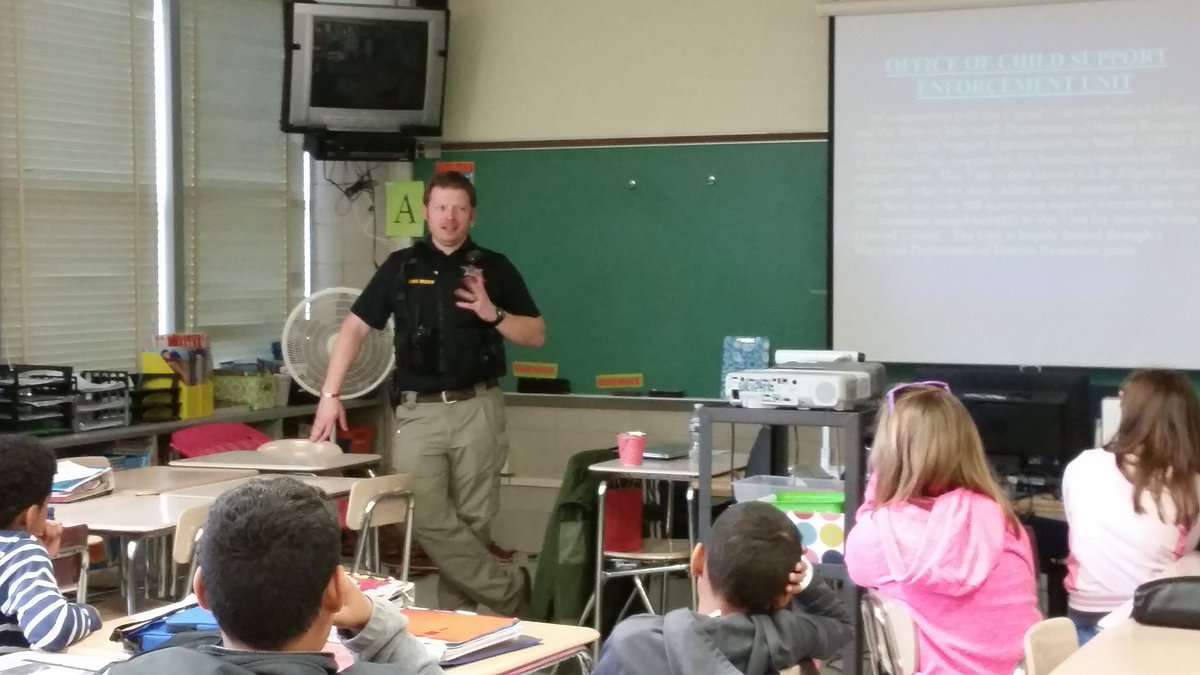lmussini1's tweet photo. Dolphin trainer, lawyer &amp; military, oh my! 30 presenters - all from different walks of life at MRMS Career Day! @MRMSlions @BCPScounseling https://t.co/wyHcykdRrJ