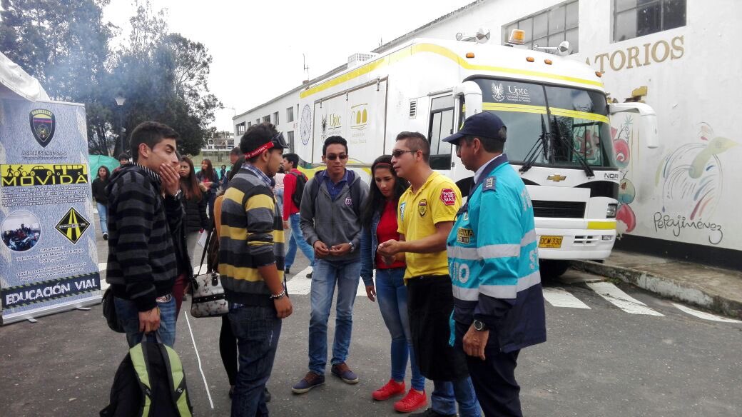 ItboyBoyaca's tweet photo. Hoy llegamos a la UPTC de Duitama con la estrategia del parque movida, con el fin de socializar didácticamente conceptos de seguridad vial https://t.co/vKQc489UD5