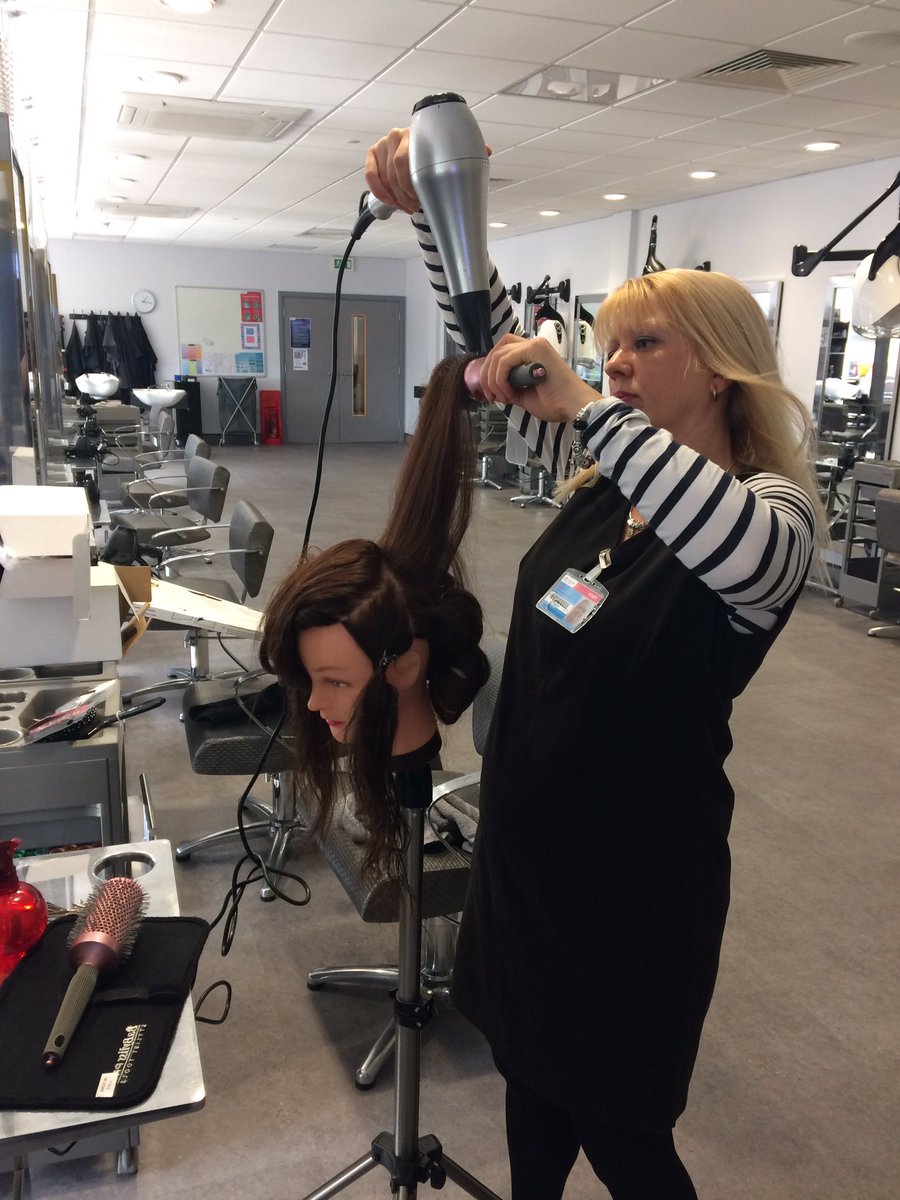 LeeStaffordLSE's tweet photo. #bigandbouncey #big10s #STAF #headchecks with Karon and Carrie 🙌🏻 @NorthLindsey @leestaffordhair https://t.co/vSU4jYVNaX