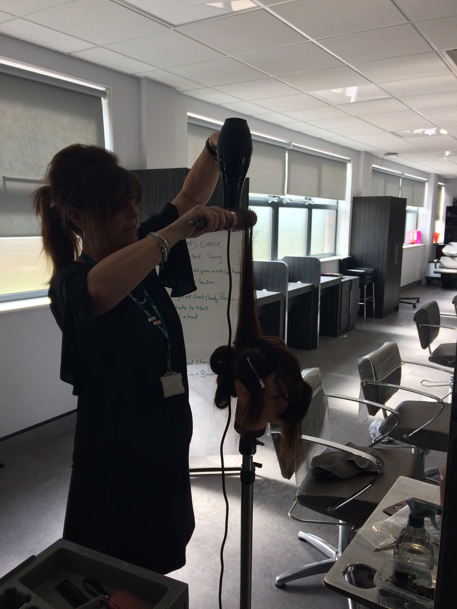 LeeStaffordLSE's tweet photo. #bigandbouncey #big10s #STAF #headchecks with Karon and Carrie 🙌🏻 @NorthLindsey @leestaffordhair https://t.co/vSU4jYVNaX