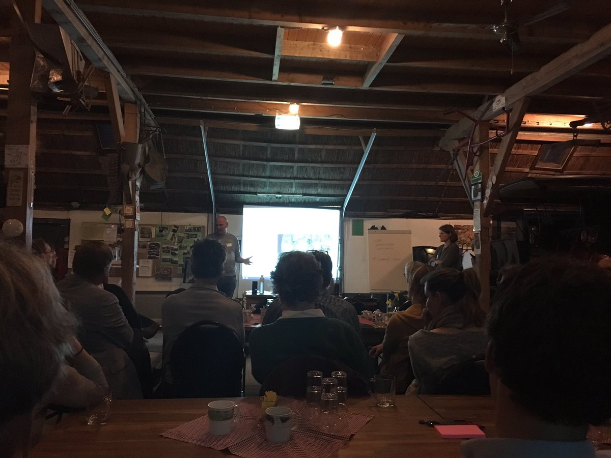 kees_jonge's tweet photo. Vanavond bij Leadercafe in Kockengen, thema samen een boerderij runnen. Veel inspiratie aanwezig! https://t.co/Ead416RrAV