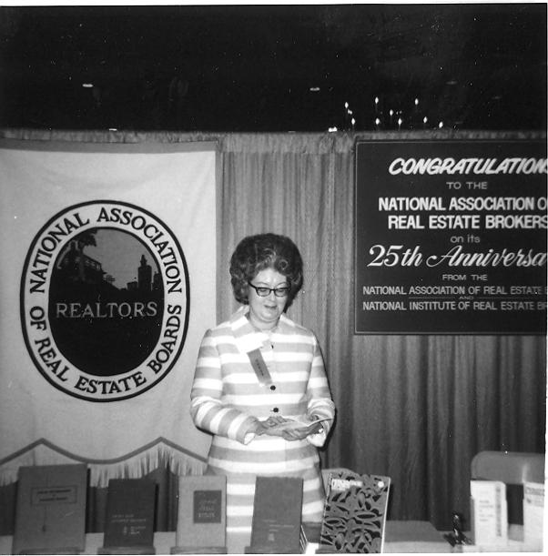 askNAR's tweet photo. #TBT to 1972 NAREB Library's Booth at a meeting https://t.co/CQmac7i7aw