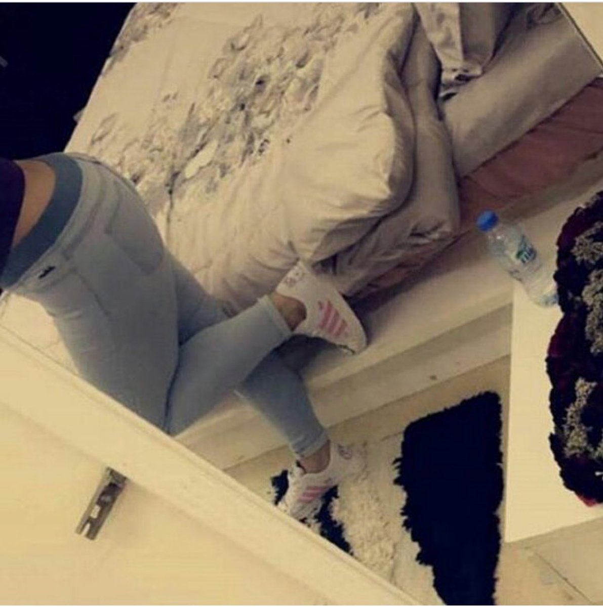 فخر وعز طيزها , انا بدوي افتخر فيها وافتخر بحريمنا الي مثله, هي تشرفني وترفع قدري  #محارم_أمهات #ديوث #محارم #ديوث_بدوي #دياثه #تجسس_محارم