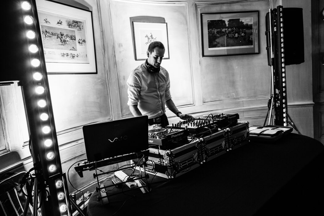 DJjamesOliver's tweet photo. Great fun DJing at @DBPoloClub Thanks to @Warwickshirewed and @DjAndySaunders for a fantastic set up https://t.co/6IMU87tYMD