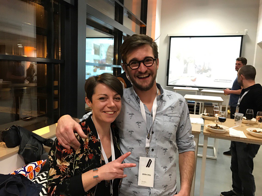 tomthumerelle's tweet image. Nos 2 archis d&apos;intérieur ! Merci pour le beau Paddock ! #paddockparty