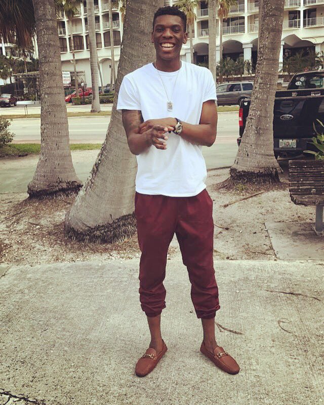 feedfam_5's tweet photo. #TallGuyTwitter 🍫 https://t.co/9YjA37ci1k