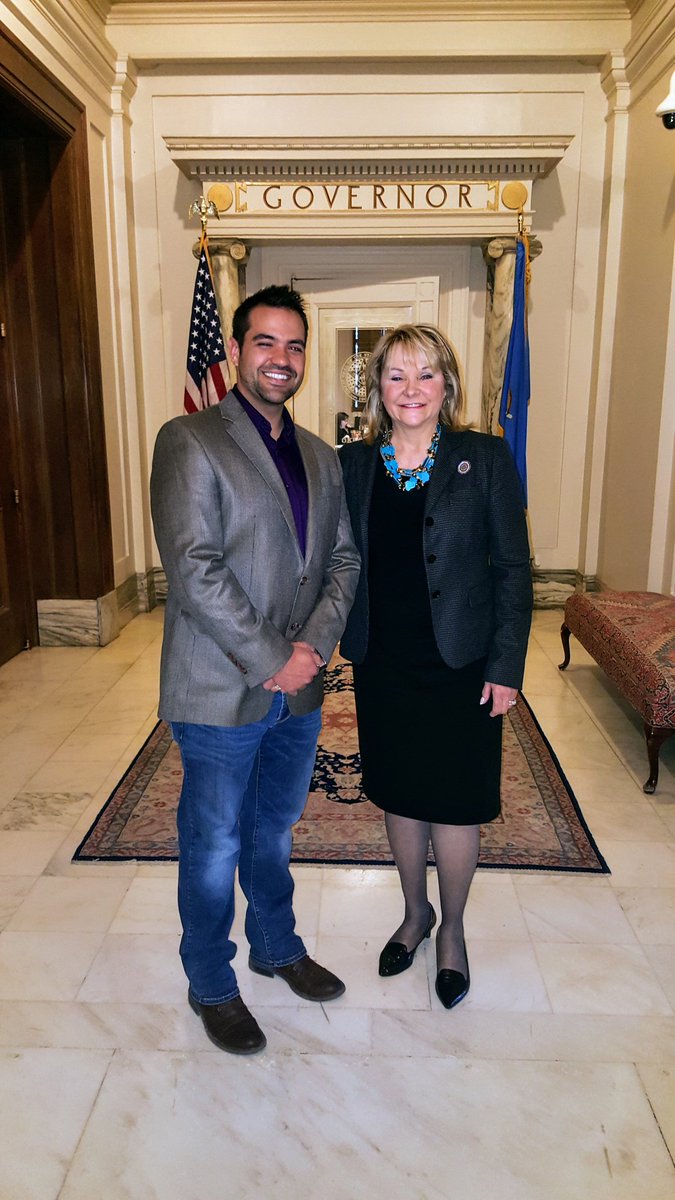 GovMaryFallin's tweet photo. I enjoyed visiting w/ Matt Thompson who, along w/ his wife Katrina, were named the 2017 @SBAgov's OK Small Biz Entrepreneurs of the Year! https://t.co/IQGwpM3RRu