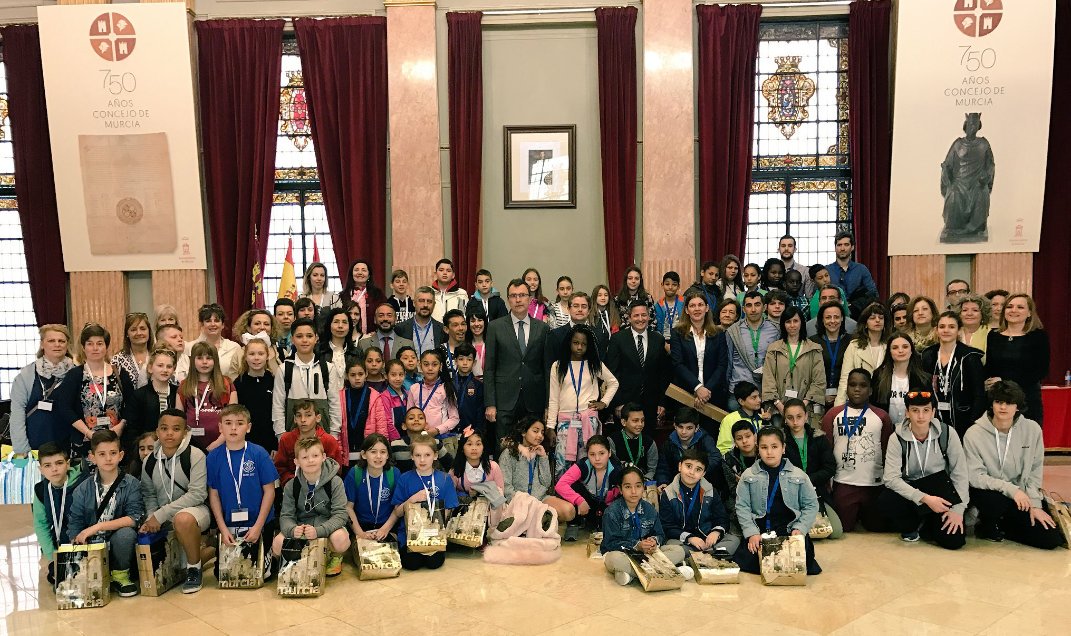 ceipnslapazmu's tweet photo. Reception at Murcia townhall. LTT ERASMUS+ Project. Greece, Spain and Wales are involved https://t.co/jv7fyOOrb5