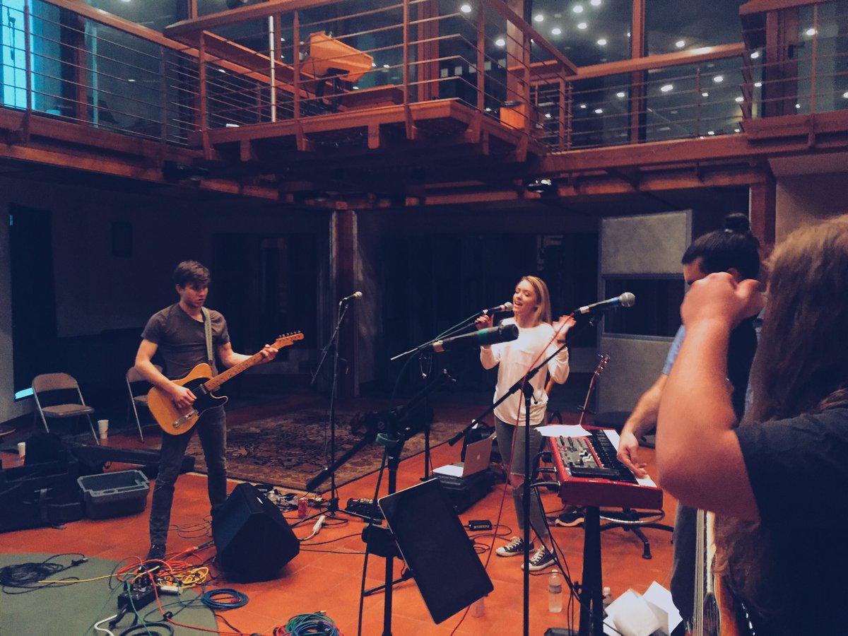 emilyann_music's tweet photo. Rehearsing with these incredible guys before I head back to Knox for the weekend💛💛💛 https://t.co/1os3jkWIe1