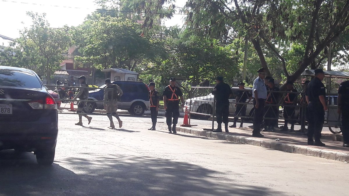 <AHORA> Nuevamente refuerzan seguridad en inmediaciones del congreso nacional. Continua inestablidad politica en <a href="/SenadoresPy/">SenadoPy</a>  <a href="/780AM/">Radio 780 AM</a>