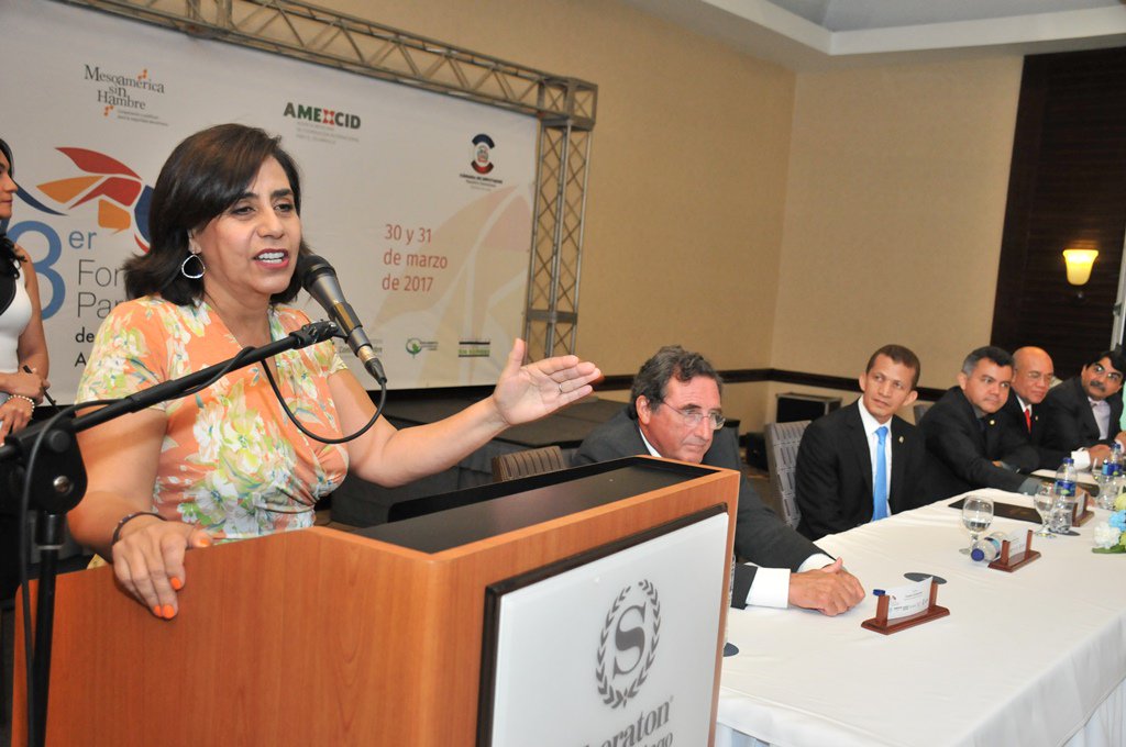 faodominicana's tweet photo. "Tenemos la obligación de lograr que los pescadores tengan condiciones de vida dignas", dijo la Coord. del #FPH en #ForodePesca en #RD. https://t.co/sSiiNhZRiw
