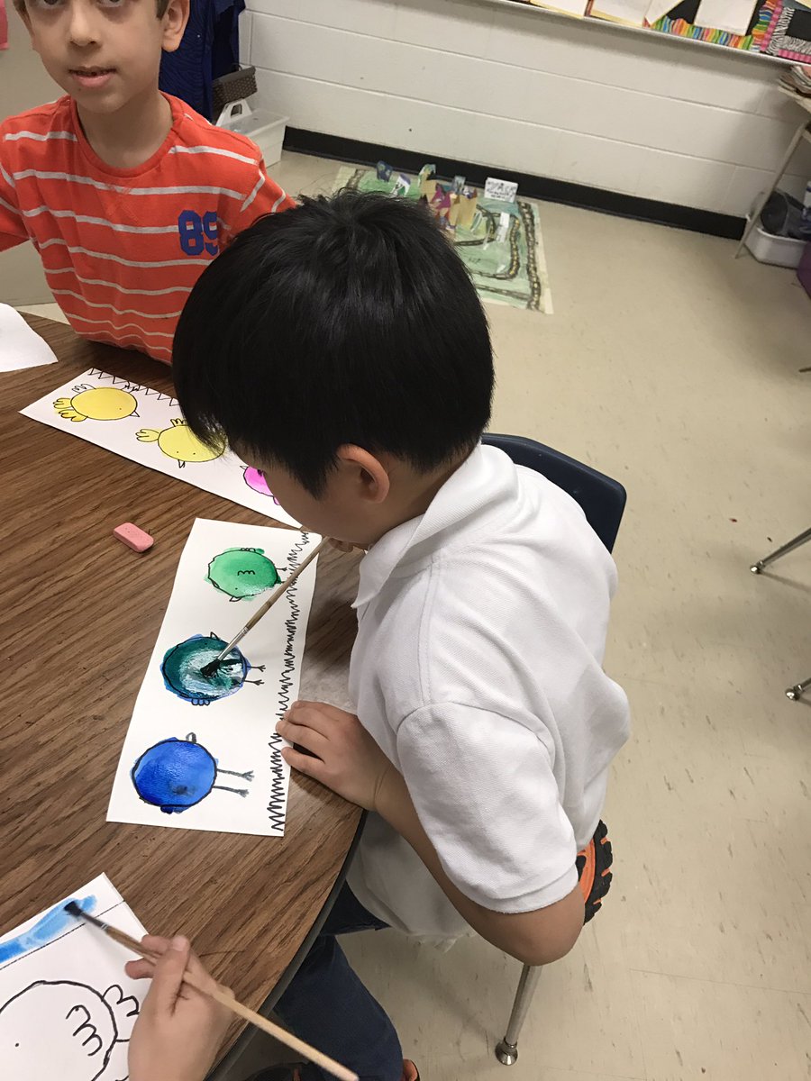 egibsonteach's tweet photo. Experimenting with mixing colours today in art 🎨 @TDSB_DunlacePS https://t.co/bFDoEIteeb