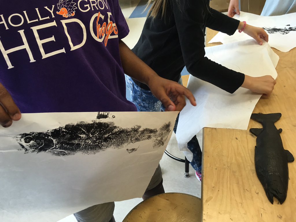 HGESpecialists's tweet photo. Third graders are learning about Japanese art by making Gyotaku fish prints!  #1Hedgehogs @HGHedgehog https://t.co/9FXlq3E2OX