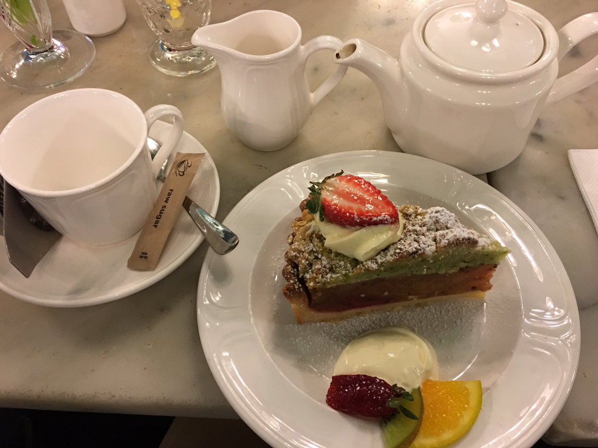 charlesdavis75's tweet photo. We farewelled a colleague from work yday (32 yrs) at @HopetounTRooms in CBD. Apple & rhubarb was delish. Tea ๐ #littlebitfancy https://t.co/EaNibGaNHz