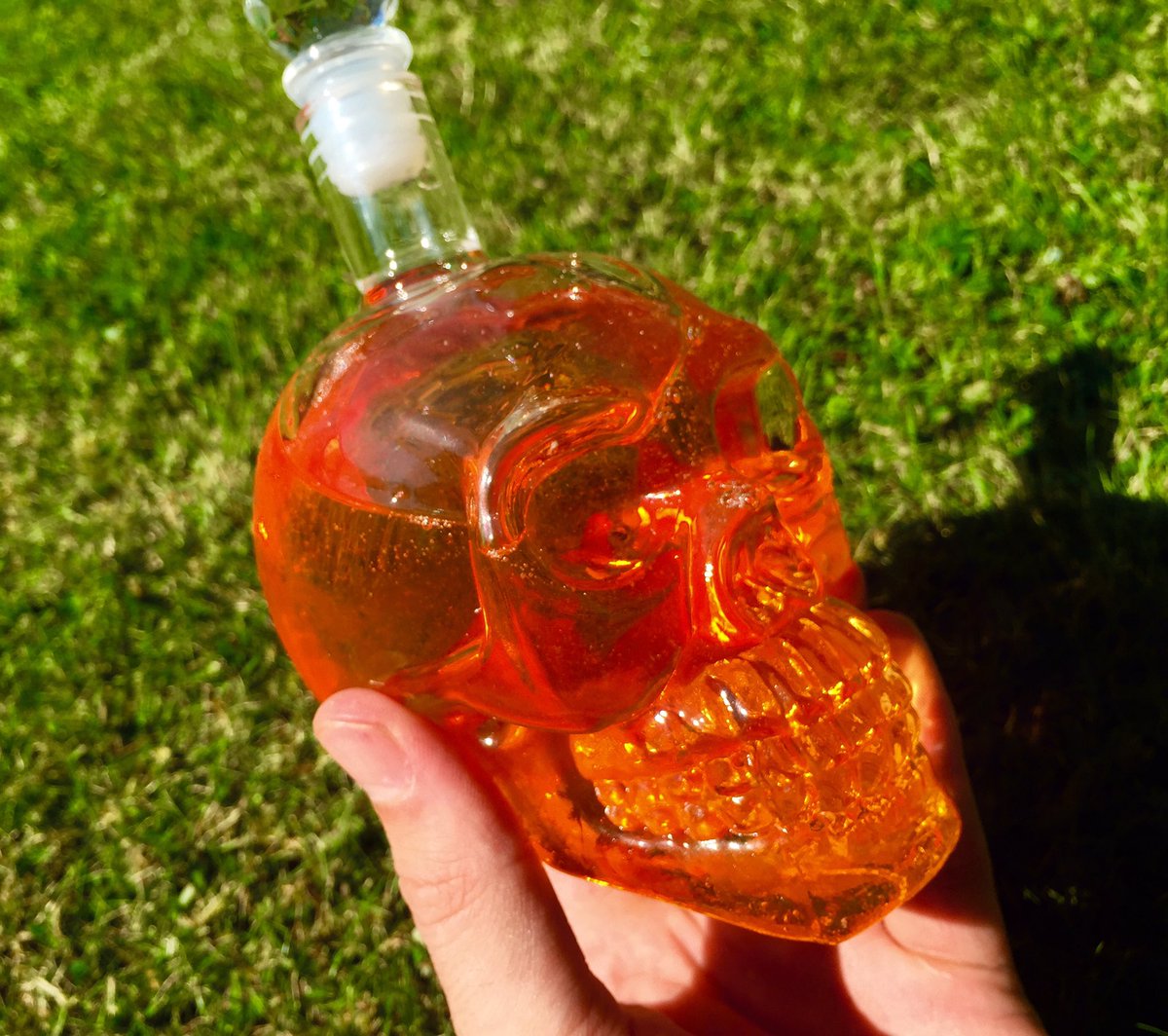 #COMPETITION ! #ELIQUID SKULL STORAGE &amp; 200ML OF JAX CUSTARD! #RT &amp; #FOLLOW TO ENTER ! #ECIG #SALE  #VAPE #VAPEFAM #FREE ENDS 04.04.17
