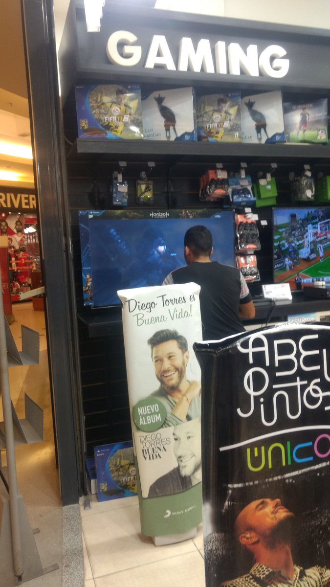uchi_garcia's tweet photo. Jajajajajajaja se va a quedar ciego!! Q pelotudo https://t.co/UYdpz5zyIZ
