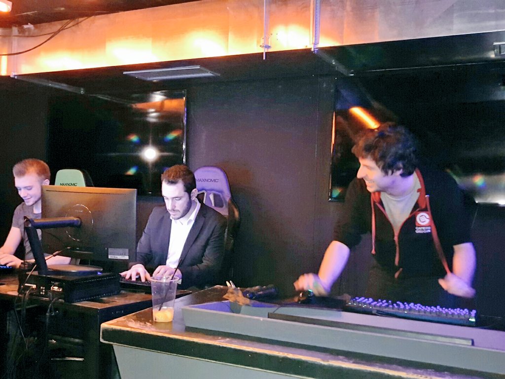 GamersAssembly's tweet photo. La partie d' #OverWatch va commencer !  Merci à MC @LuttiLutti_ et à @DarkFuneral972 qui vient de rejoindre la partie !  #GLHF 🙌 #GAparty https://t.co/TjkfiQBHeY