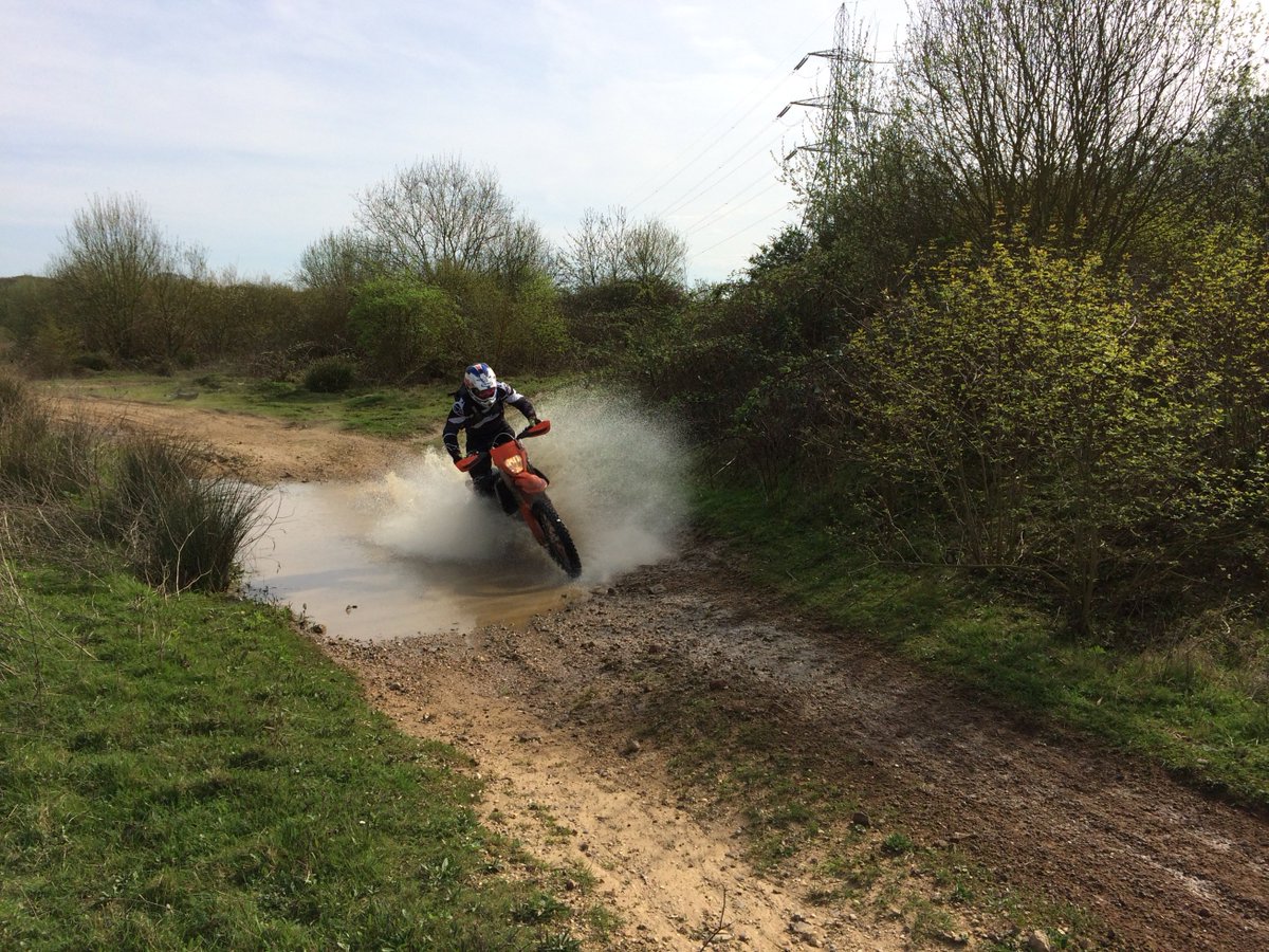 michaelguy01's tweet photo. Well after few dramas at the end of '16 I can't tell you how good it felt to get out on this today! @KTM_UK 300EXC @alpinestars @MCNnews https://t.co/jVzQT991BR