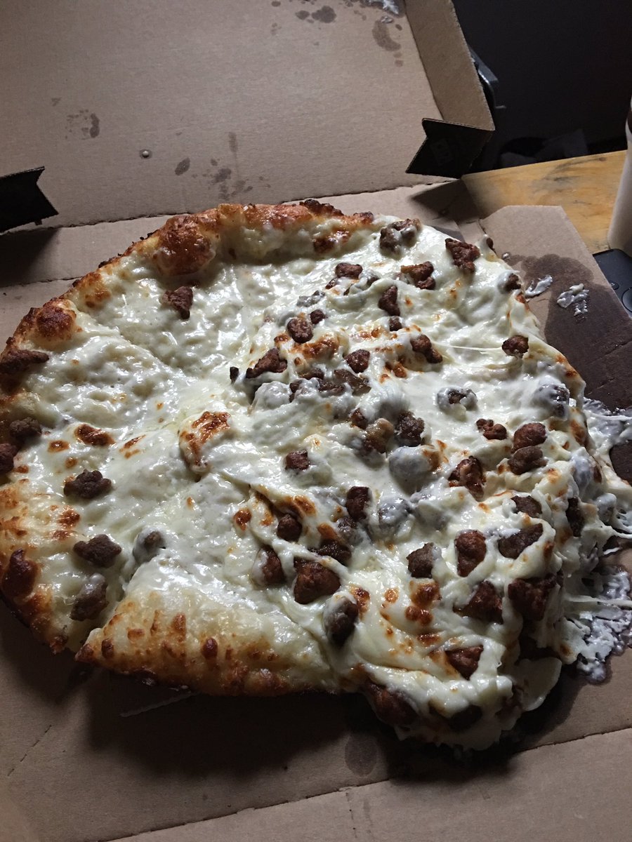 pdizzles86's tweet photo. @dominos da fuk is this lol https://t.co/l3Z23mldaa