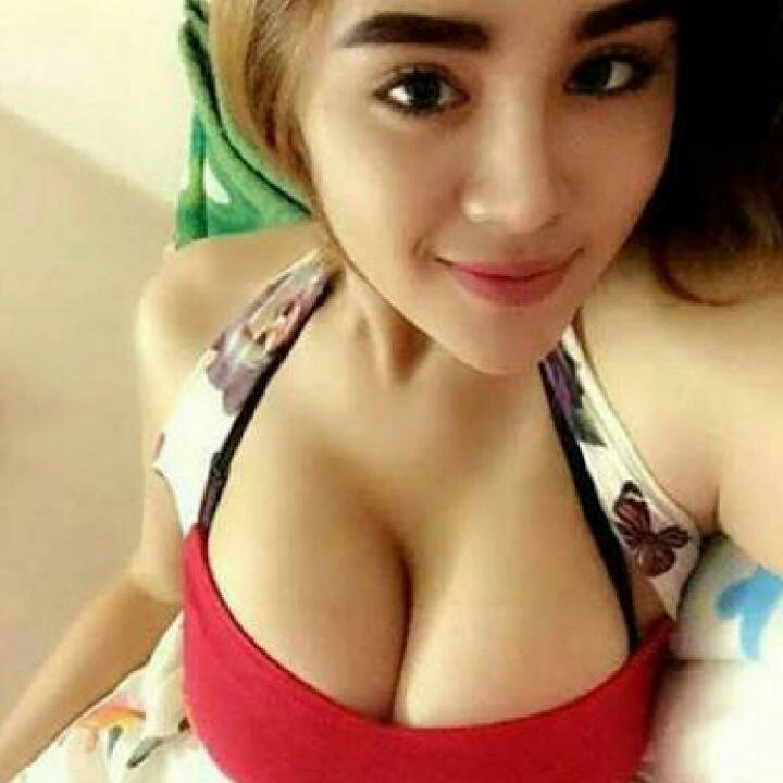 OMG! Kamu harus melihat ini. #BIGOLIVE > #girl pengennn dijilattt👄👉👌.  
web.live.bigo.sg/2194067141_550…