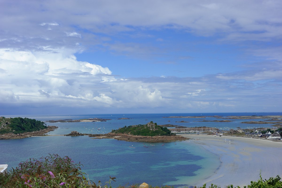 loranba_breitz's tweet photo. Vue de la pointe de #bihit sur la plage de #Trebeurden me donne envie d'y aller.... https://t.co/RSBOMauqqt