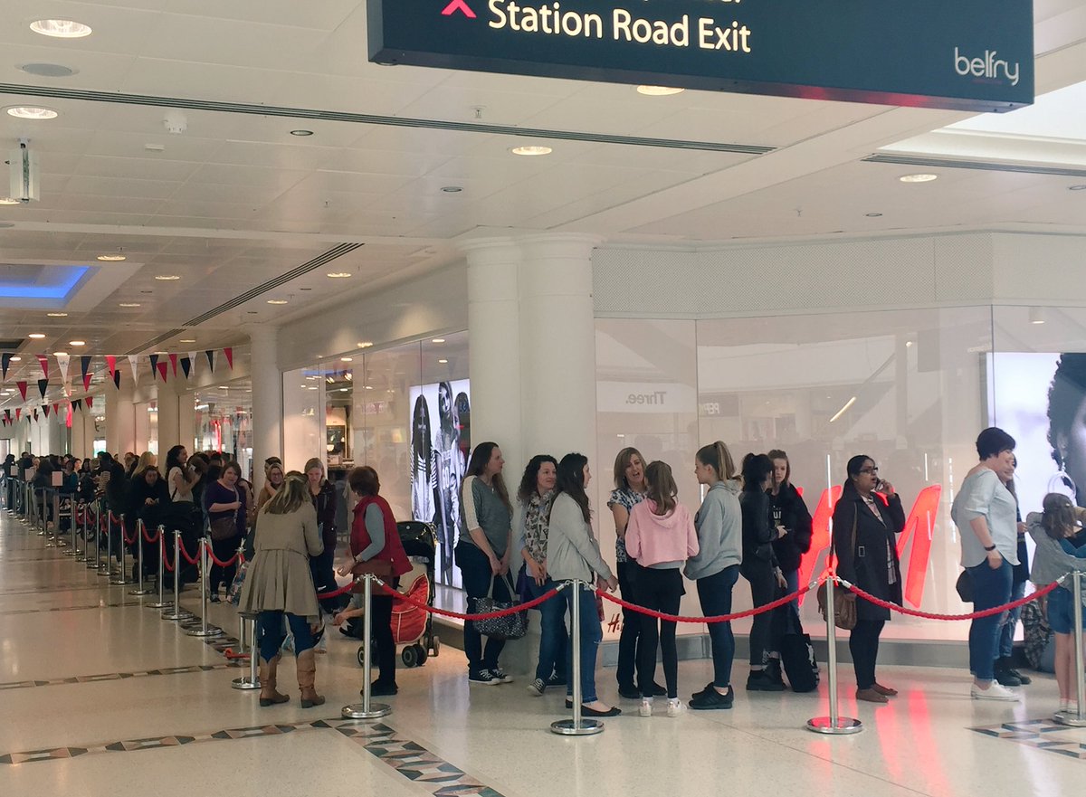 AndyNash6's tweet photo. Queues literally out the door this morning for fabulous opening of @hm in @BelfryShopping #Redhill !!! https://t.co/7ydafZlRP2