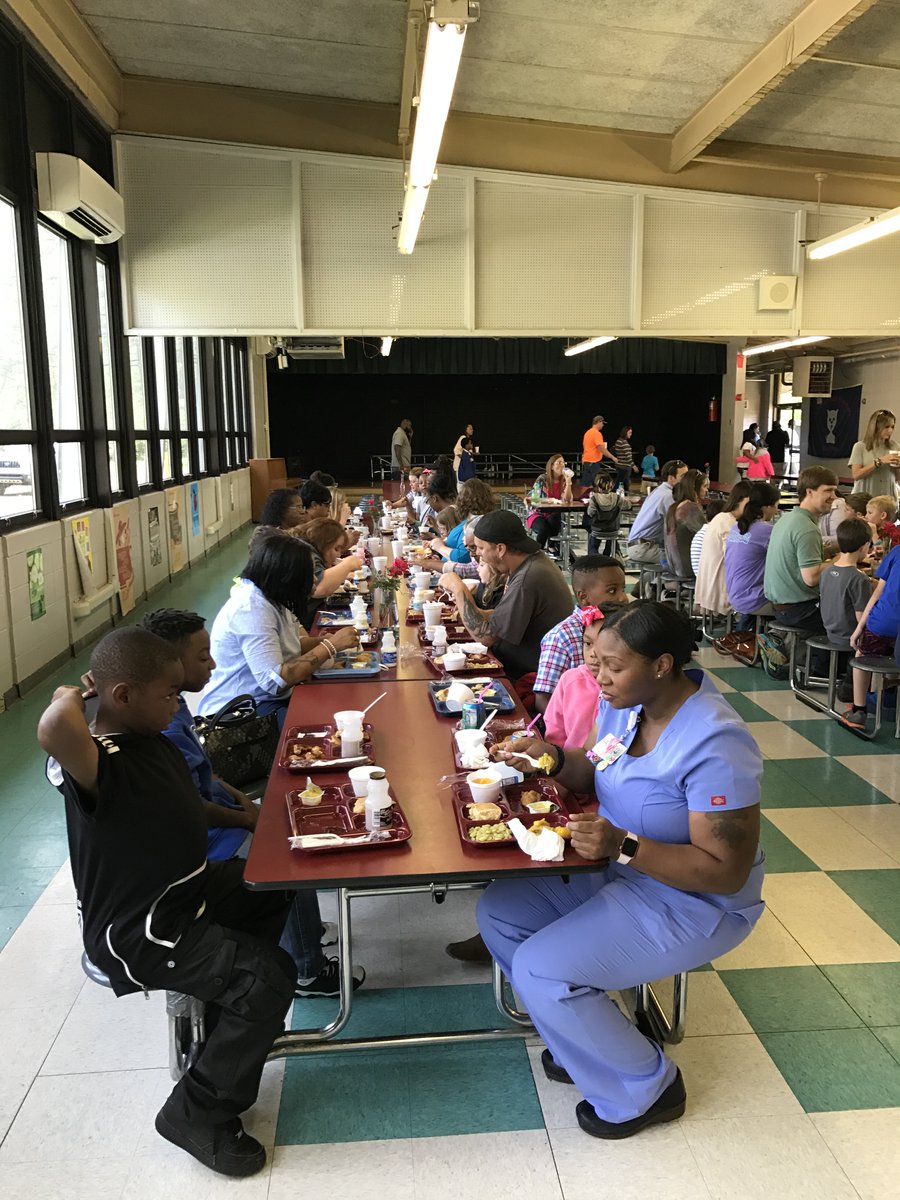 KosyMiddle's tweet photo. 2nd Grade Parent's Lunch for Superintendent and Principal's List for the 3rd 9 Weeks https://t.co/7aTwxcW983
