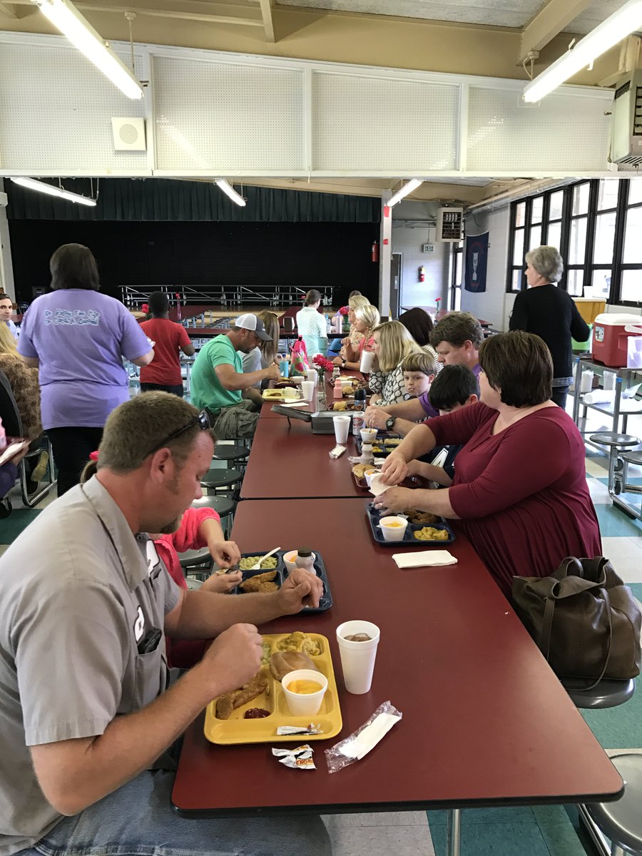 KosyMiddle's tweet photo. 2nd Grade Parent's Lunch for Superintendent and Principal's List for the 3rd 9 Weeks https://t.co/f5DmlNEaaR
