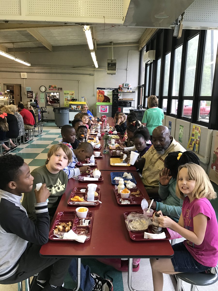 KosyMiddle's tweet photo. 3rd Grade Parent's Lunch for Superintendent and Principal's List for the 3rd 9 Weeks https://t.co/ahbQtvXgW2